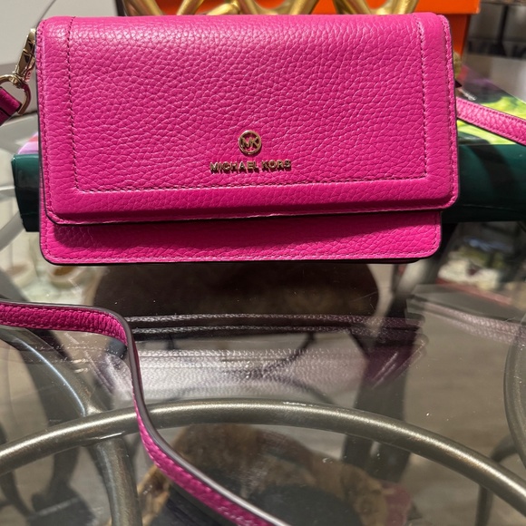 Michael Kors Fuchsia Pebbled Leather Crossbody Wallet Purse - Picture 1 of 3